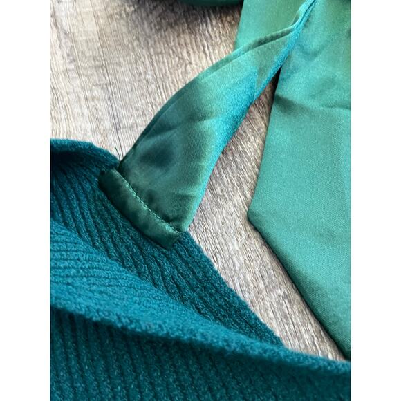 NWT Cupshe emerald green L/S  V -neck bow sweater Med - Picture 7 of 10